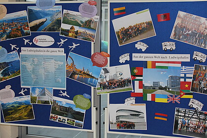 Pinnwand mit Motiven von Studieren im Ausland 